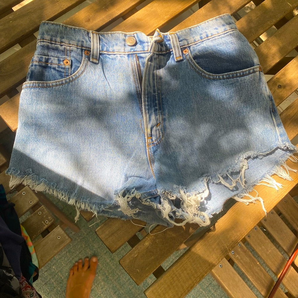 Authentic 90s Levi (pants cut into) high waisted denim shorts 🤠